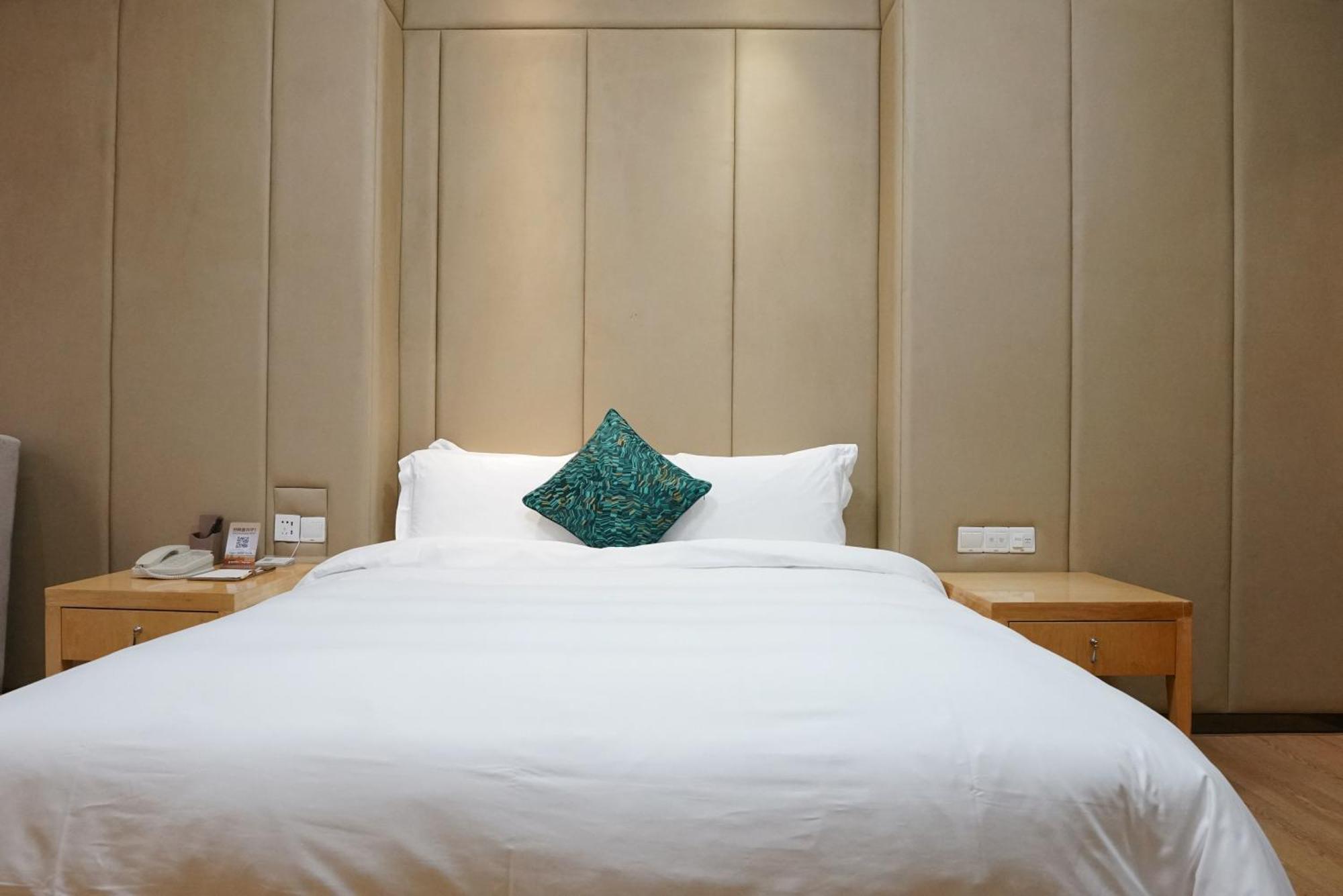 Paco Hotel Ouzhuang Metro Guangzhou-Free Shuttle To Canton Fair Екстериор снимка
